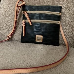 Dooney & Bourke crossbody purse 8x8